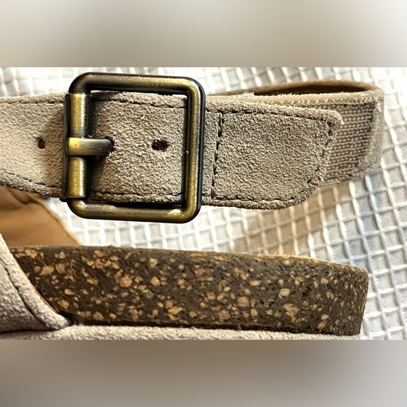 Clarks Women's Slingback Wedge Sand Suede Tan Sandals Size 8 - Picture 7 of 12